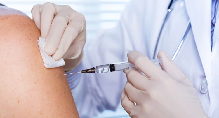 Κορονοϊός – εμβόλιο: Τα πρώτα συμπεράσματα για την ασφάλεια τους μετά από 2 εκατ. δόσεις