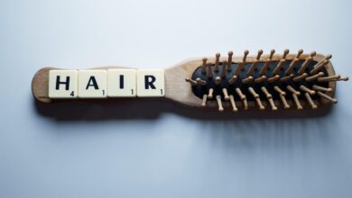 Τριχόπτωση: Πώς το στρες καταστρέφει τα μαλλιά